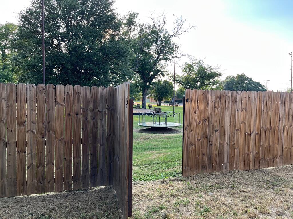 216 S Magnolia Property Photo 11