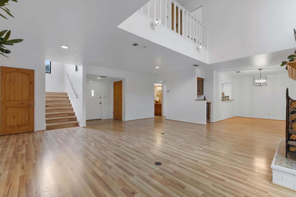 463 Summit Circle Property Photo 6
