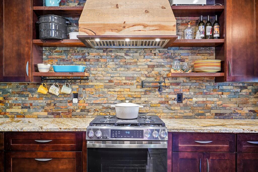 24 Edminston Ln # 37a Property Photo 13