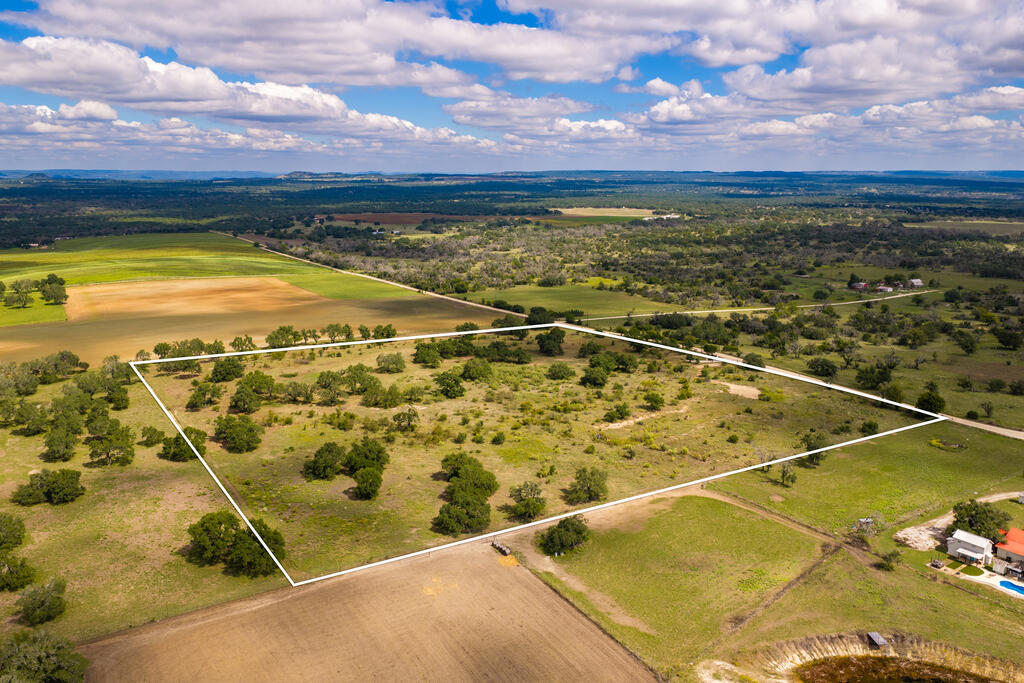 3145 N Grape Creek Rd Property Photo 4