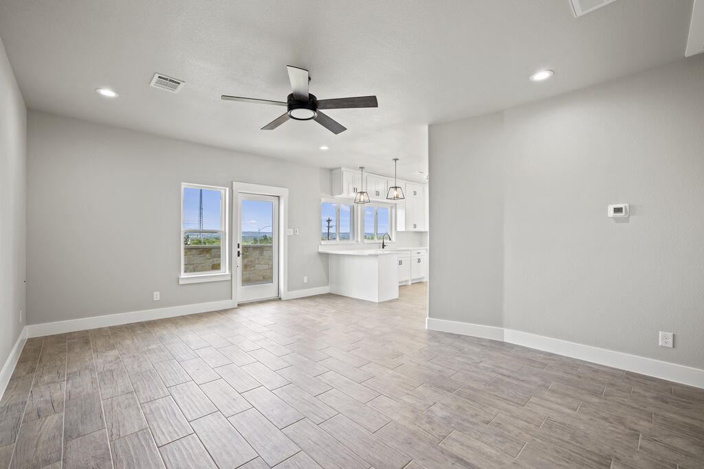 509 Winding Way Property Photo 6