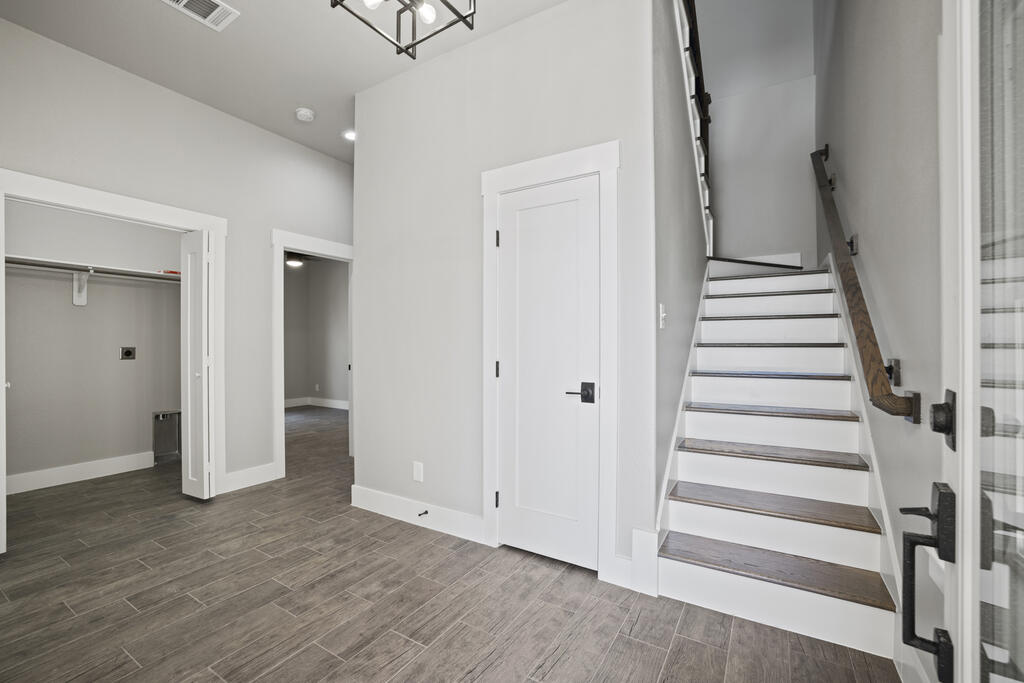 509 Winding Way Property Photo 7