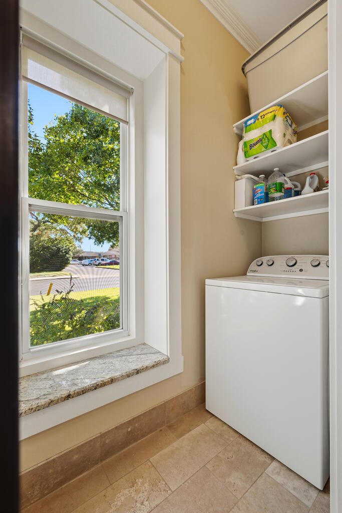 806 E Highway St Property Photo 25