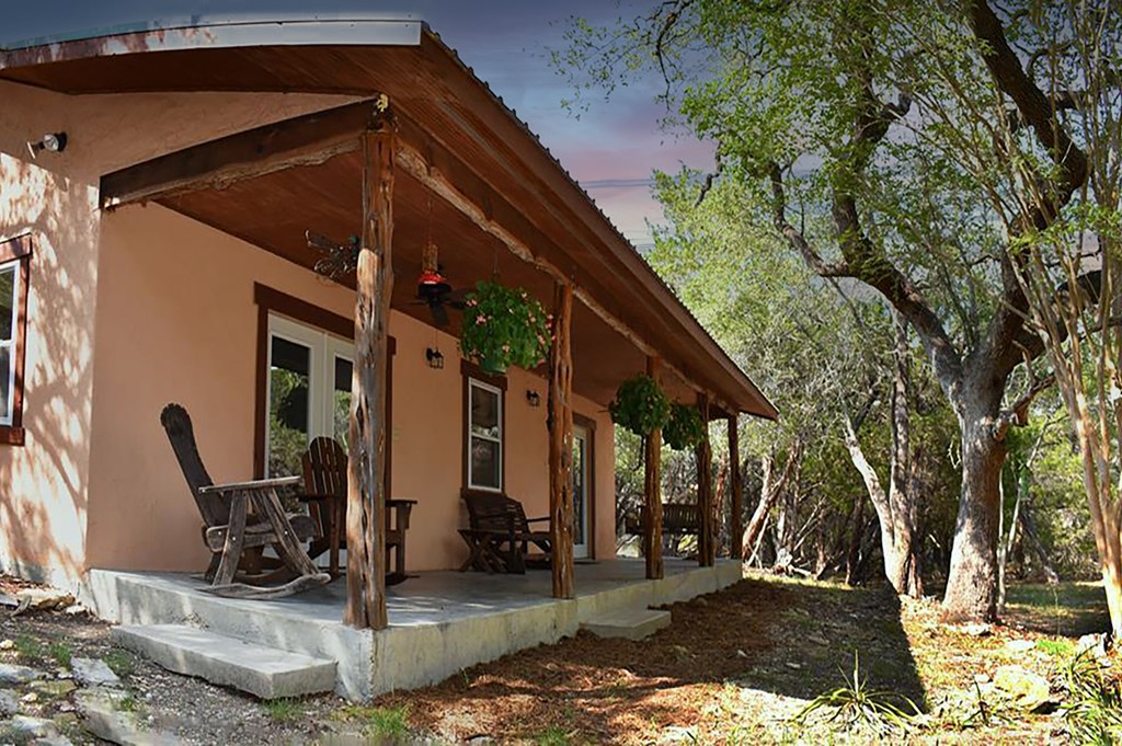 1366 River Bend Rd Property Photo 3