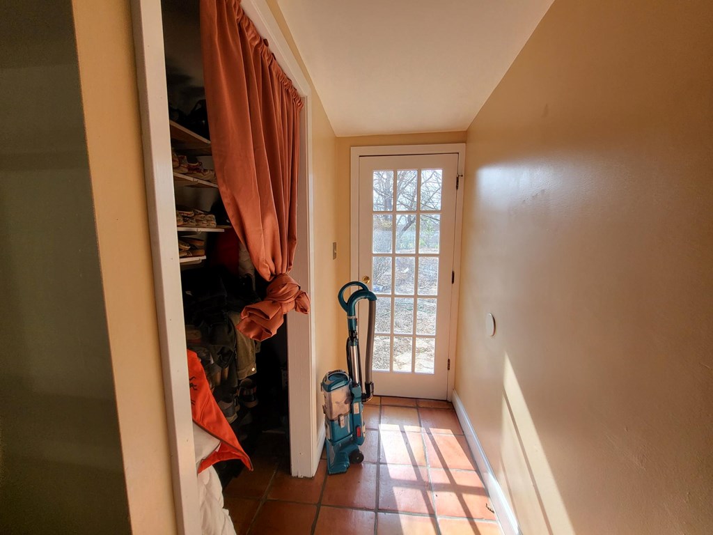 311 W Burbank St Property Photo 4