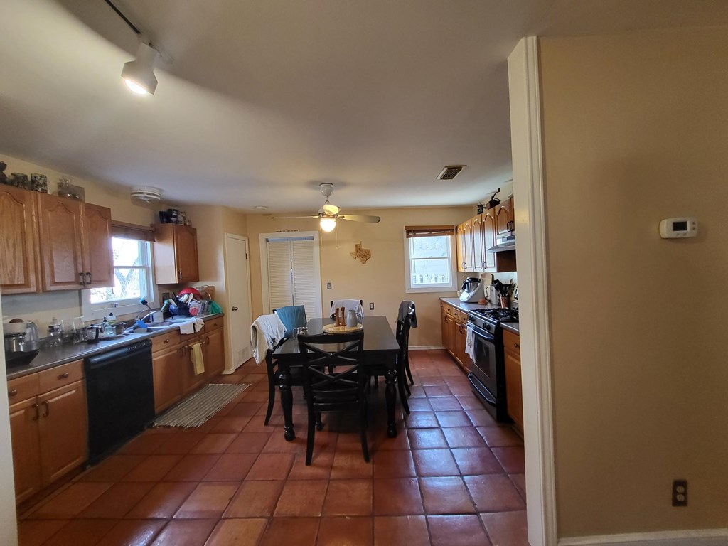 311 W Burbank St Property Photo 5