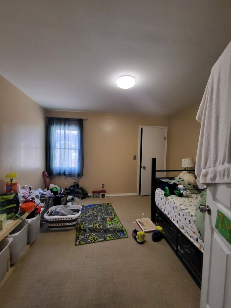 311 W Burbank St Property Photo 6