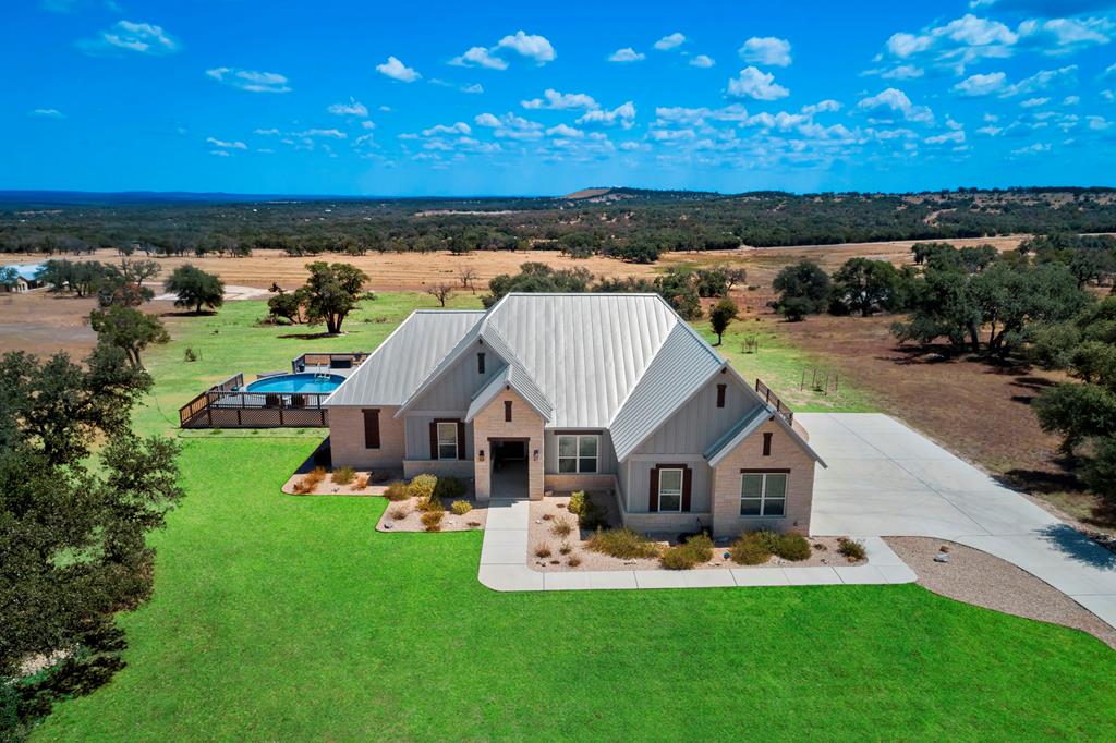 2114 Axis Circle Property Photo 1