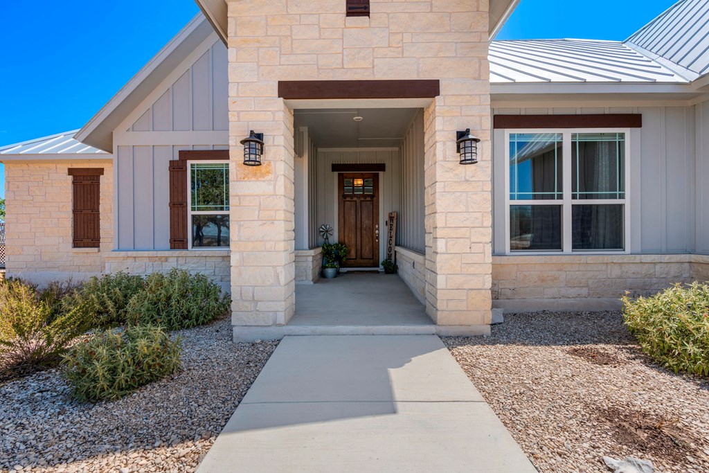 2114 Axis Circle Property Photo 3