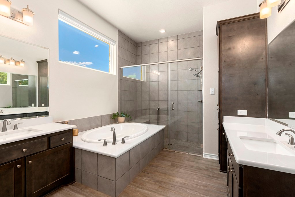 2114 Axis Circle Property Photo 22