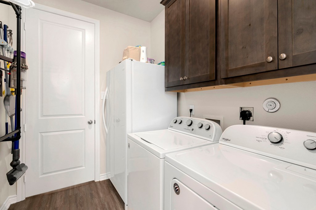 2114 Axis Circle Property Photo 29