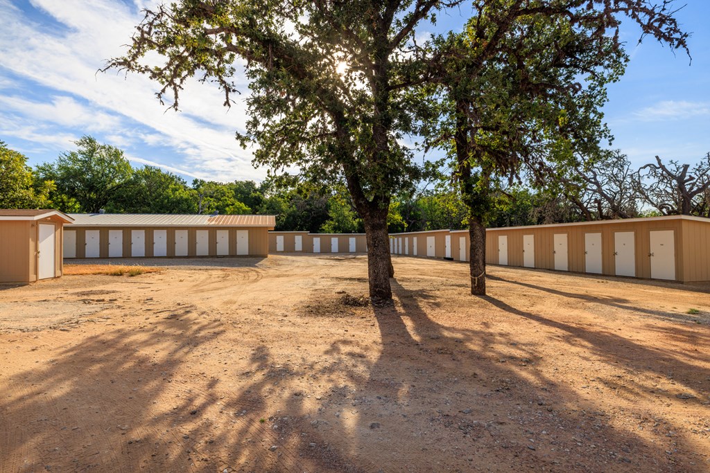 1807 N Llano St Property Photo 7