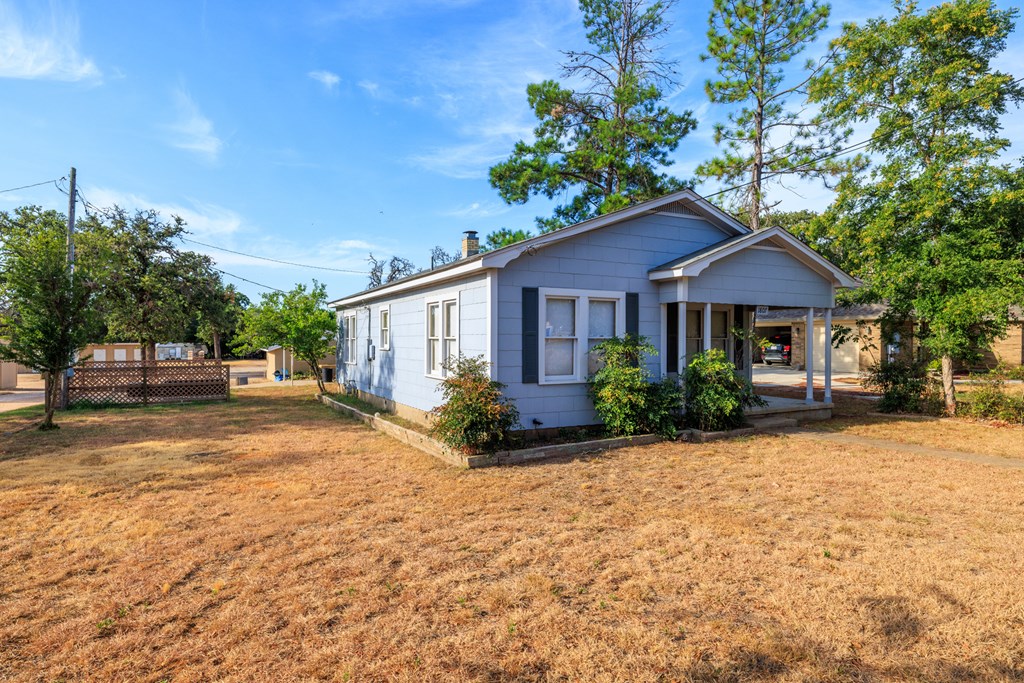 1807 N Llano St Property Photo 8