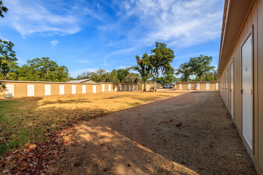1807 N Llano St Property Photo 13
