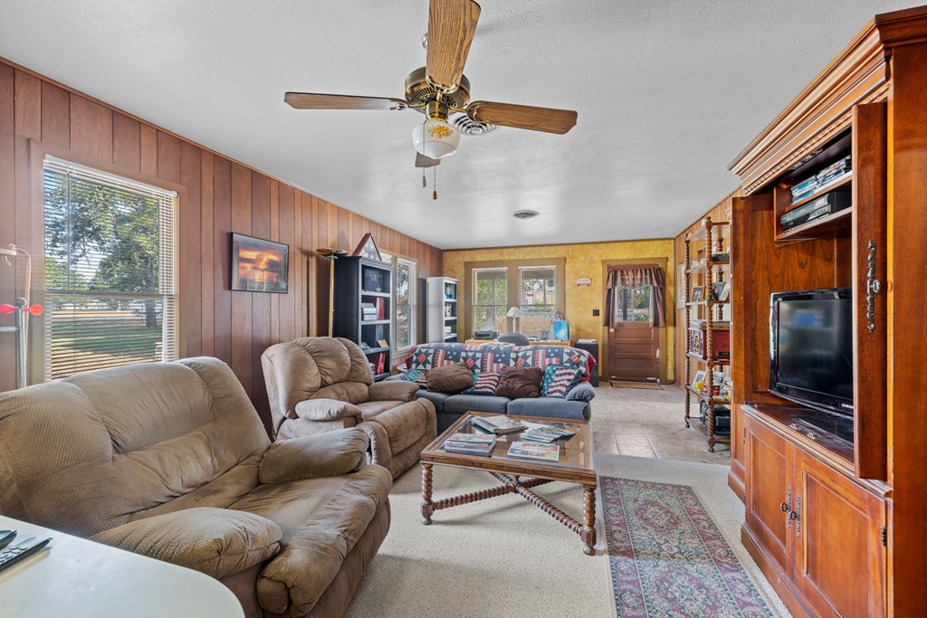 1807 N Llano St Property Photo 16