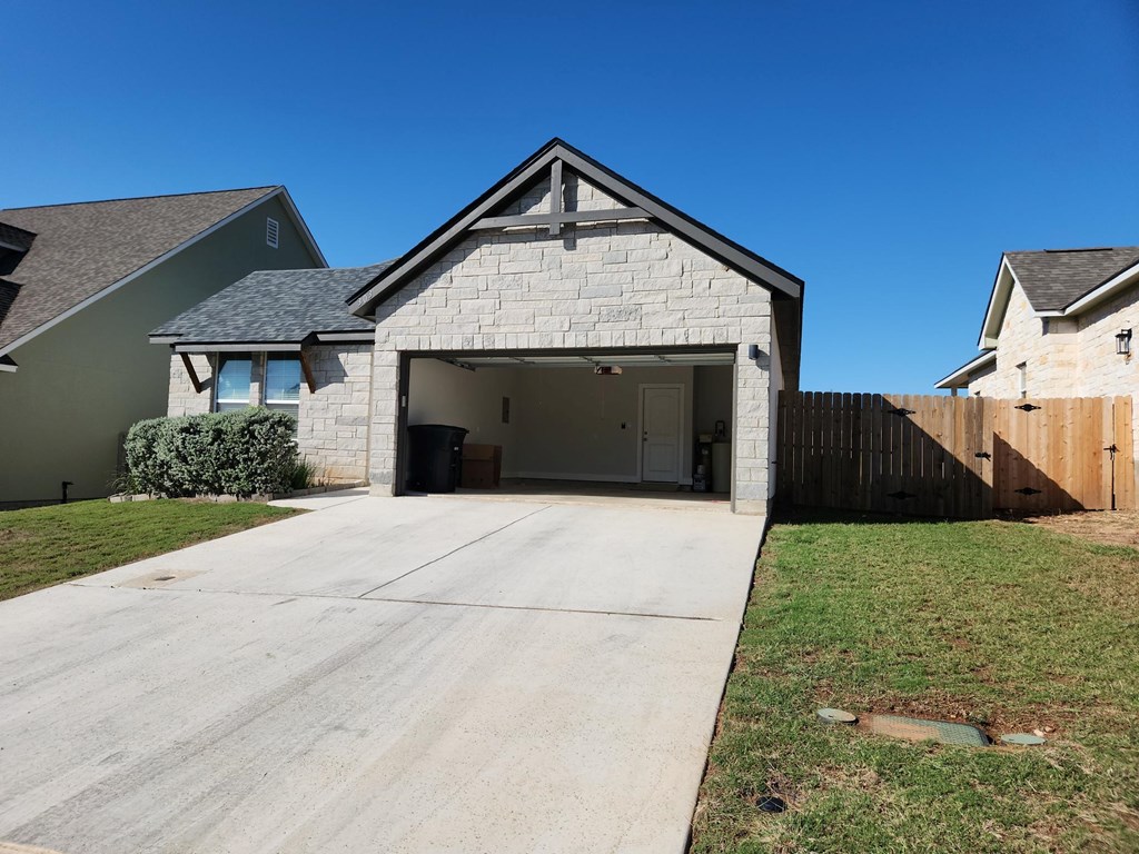 303 Winston Dr Property Photo 2