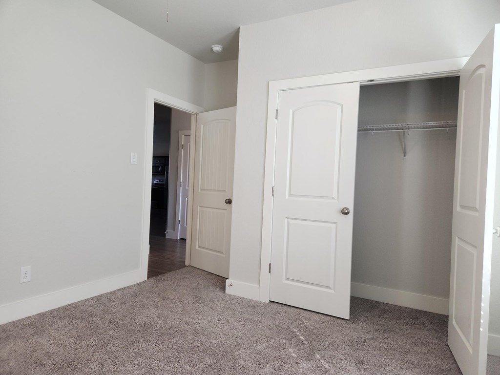 303 Winston Dr Property Photo 7