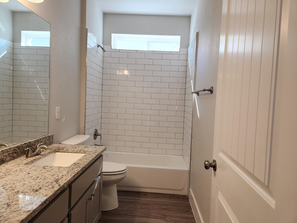 303 Winston Dr Property Photo 10