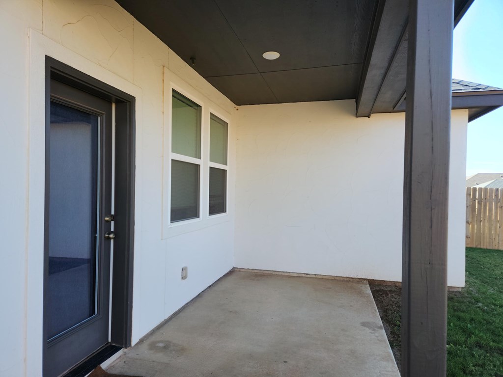 303 Winston Dr Property Photo 14