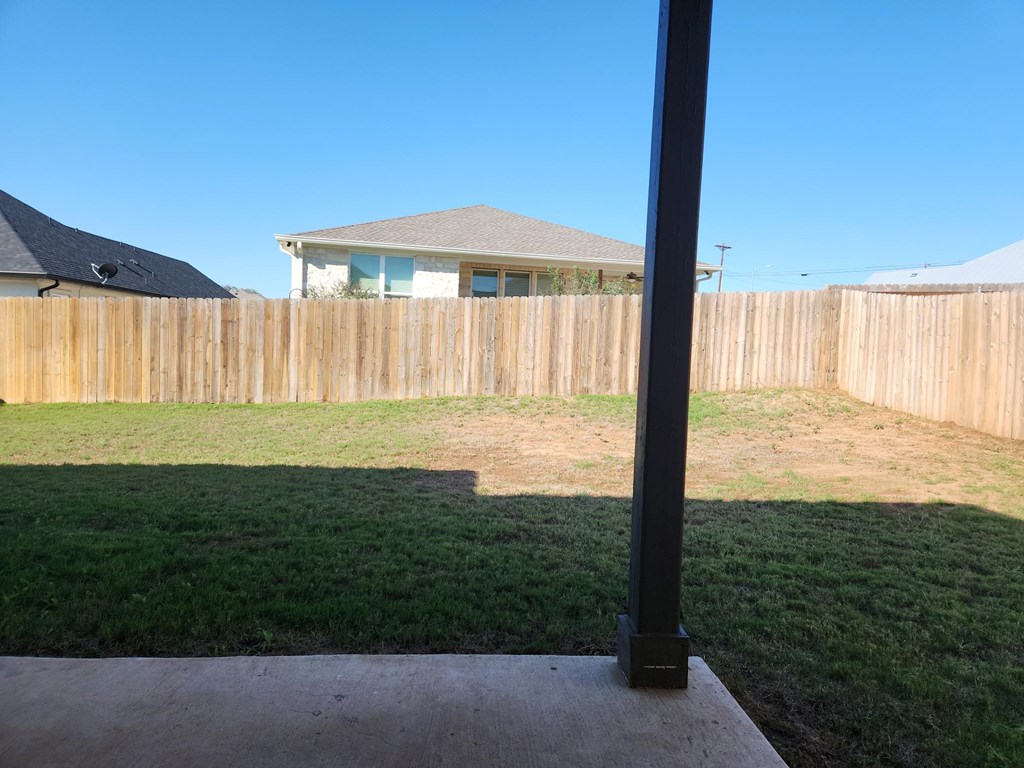 303 Winston Dr Property Photo 15