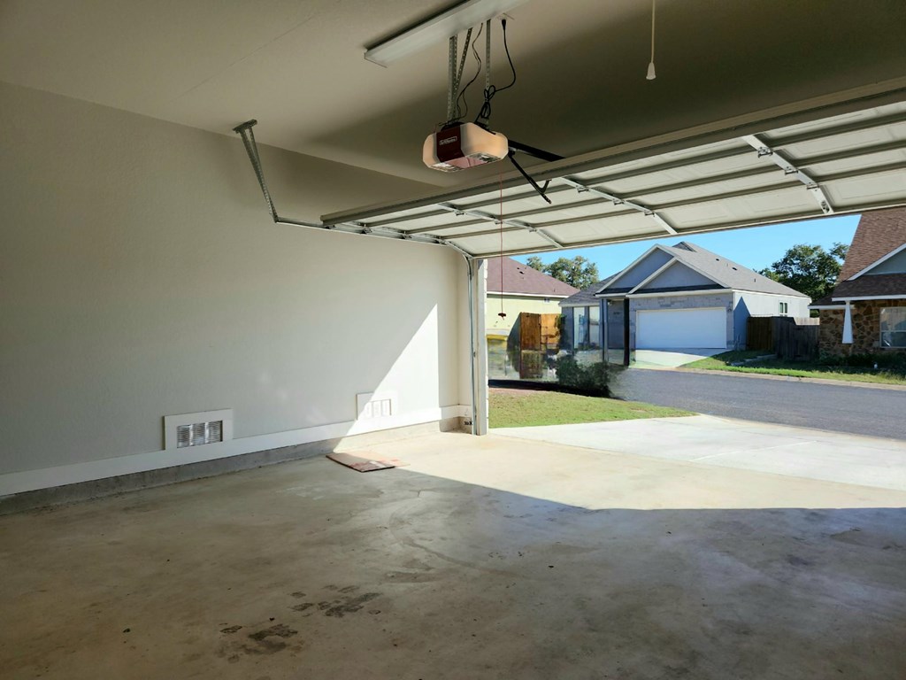 303 Winston Dr Property Photo 17