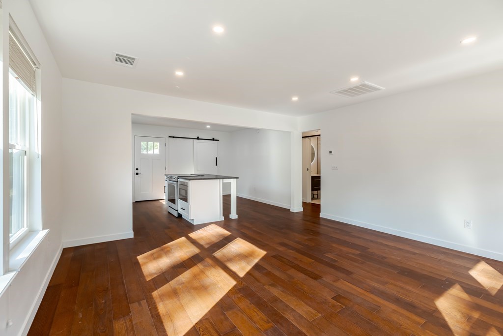 313 Fulton St Property Photo 3