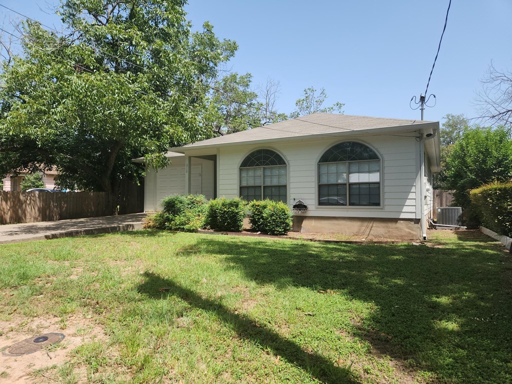 810 Apple St Property Photo 2