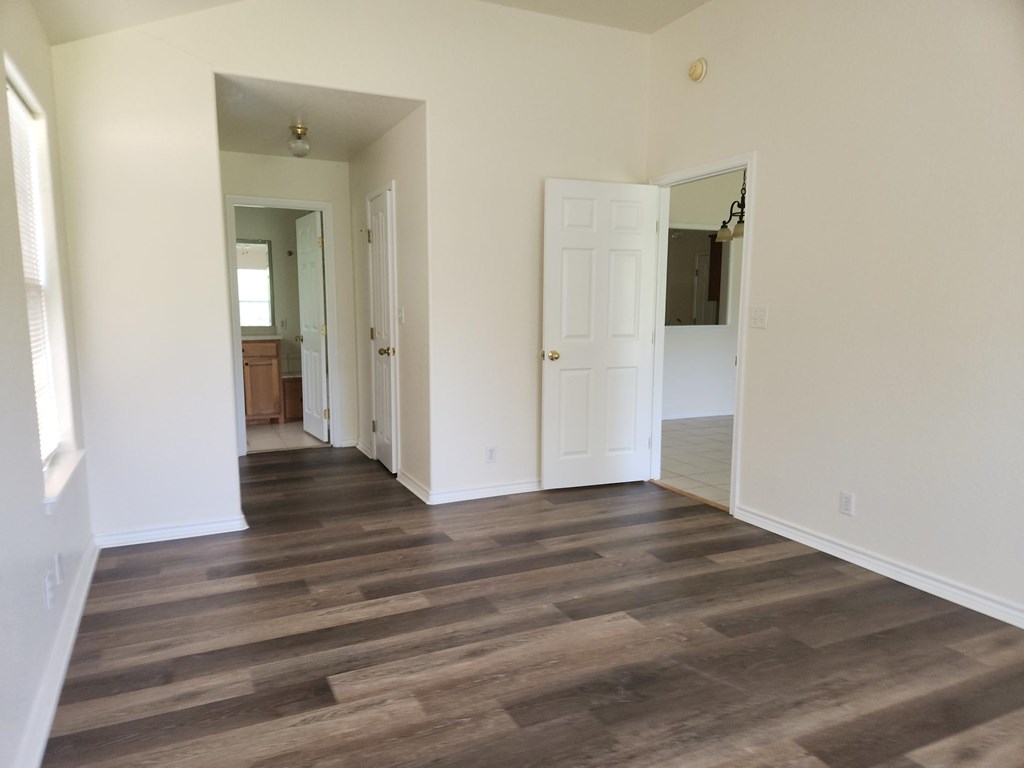810 Apple St Property Photo 7
