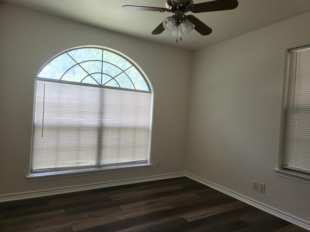 810 Apple St Property Photo 9