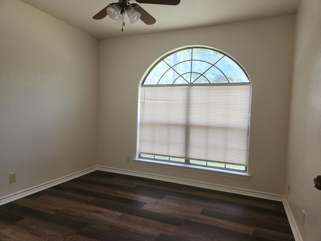 810 Apple St Property Photo 11