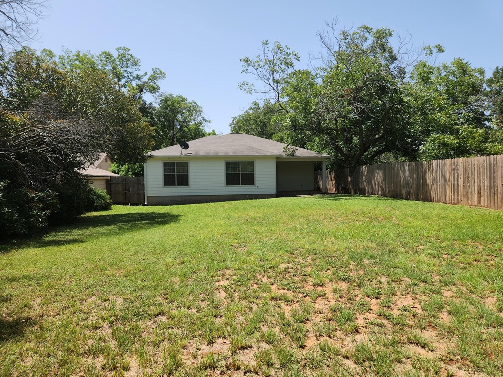 810 Apple St Property Photo 15