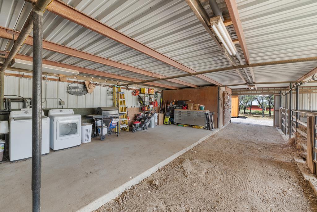 2631 N Us Hwy 281 Property Photo 24