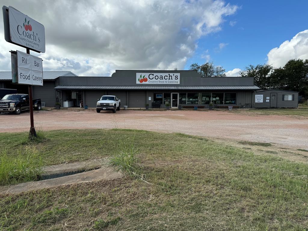 16619 E Us Hwy 290 Property Photo 4