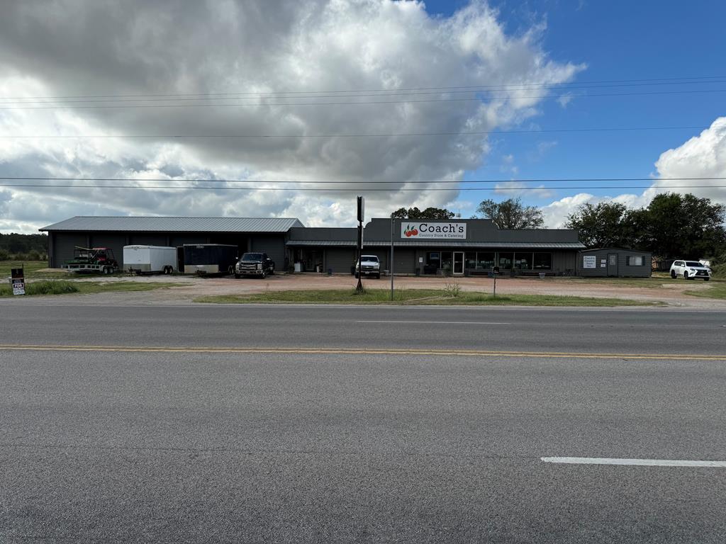 16619 E Us Hwy 290 Property Photo 5