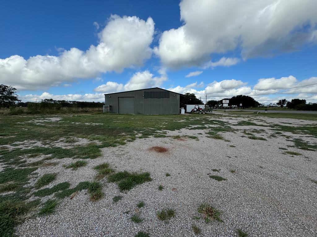 16619 E Us Hwy 290 Property Photo 8