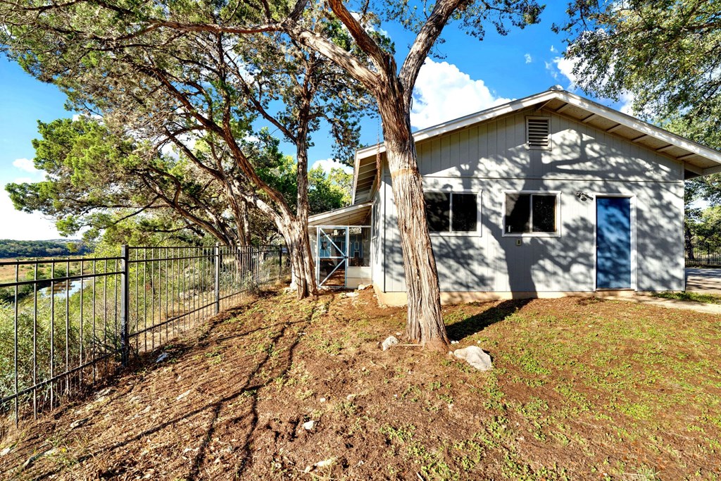 138 Broken Spur Property Photo 16