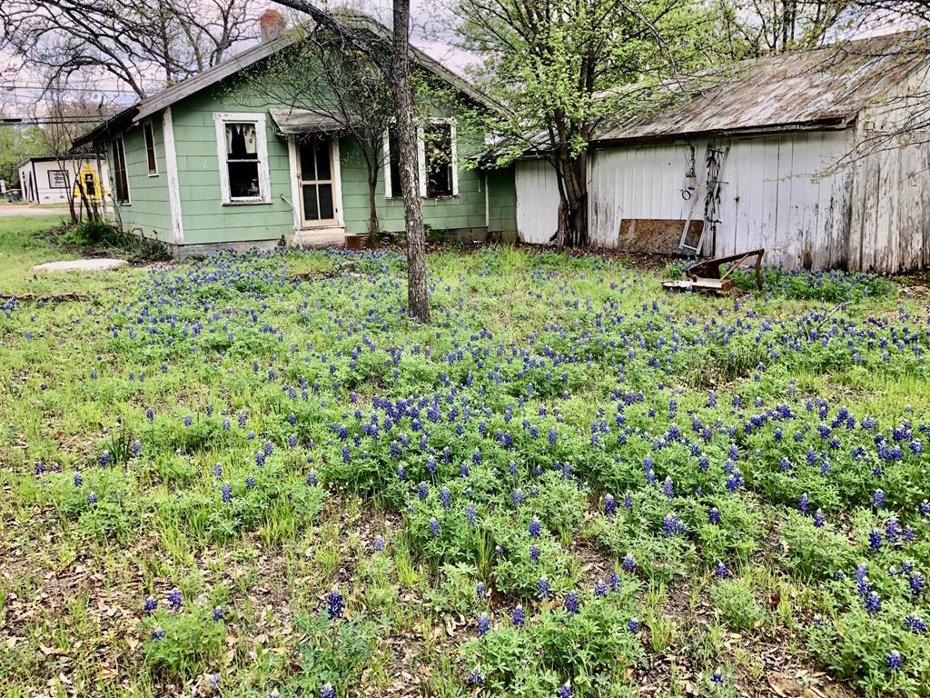 809 N Llano St Property Photo 1
