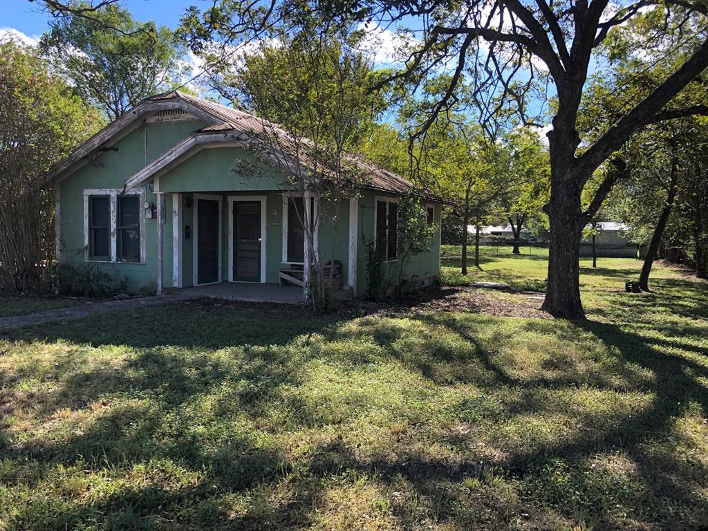 809 N Llano St Property Photo 2