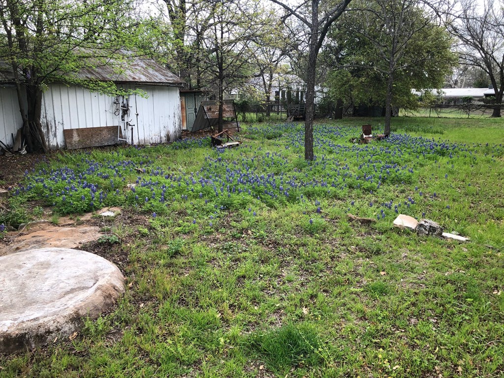 809 N Llano St Property Photo 3