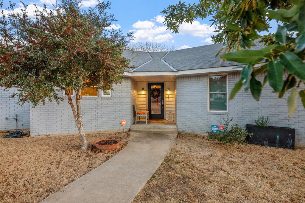 1003 Avenue A Property Photo 1