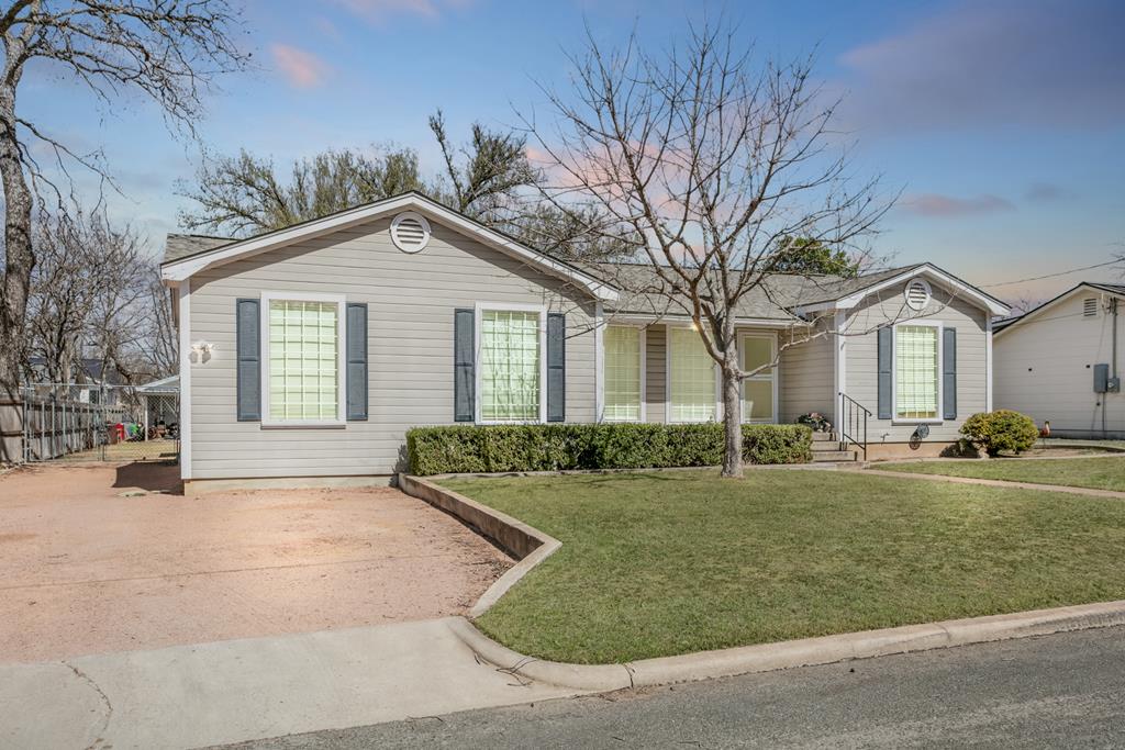 304 E Hackberry Property Photo