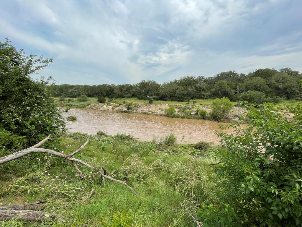 10220 E Us Hwy 290 Property Photo
