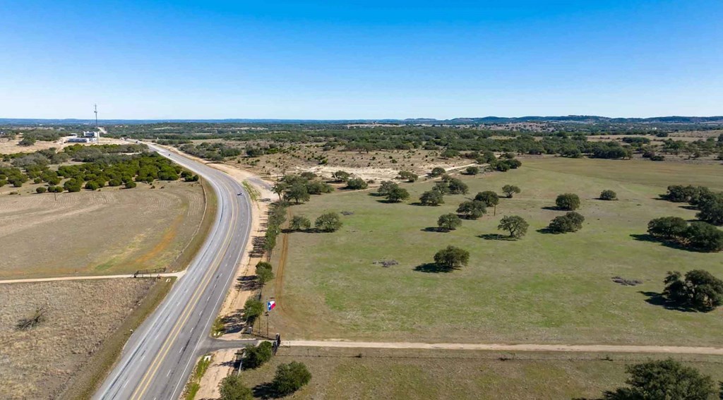 5541 W Us Hwy 290 Property Photo 2