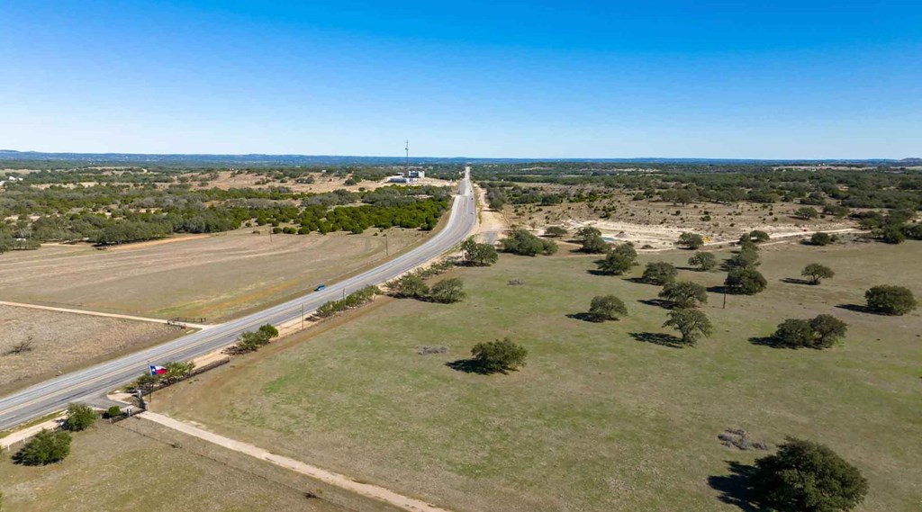 5541 W Us Hwy 290 Property Photo 3
