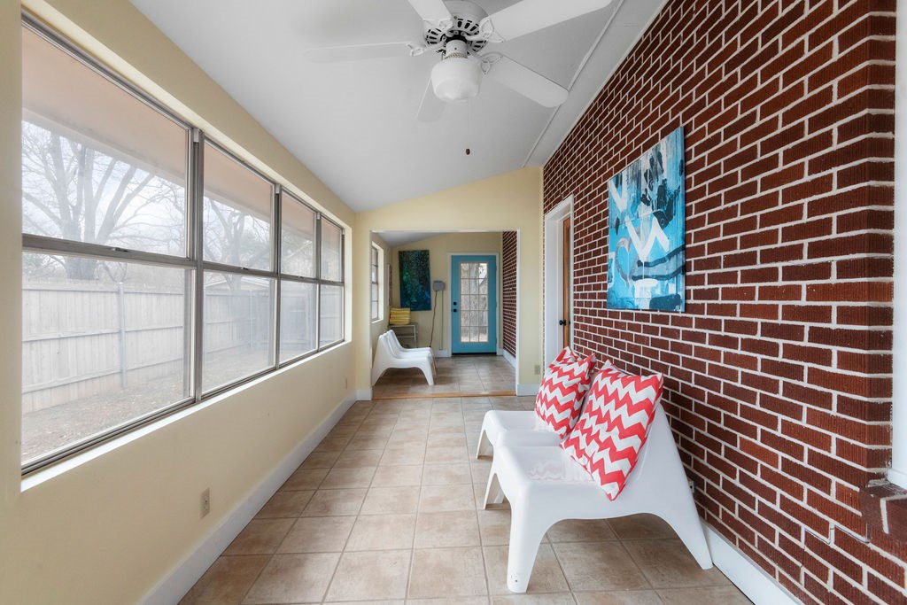 901 N Llano St Property Photo 19
