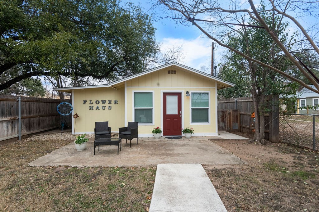 901 N Llano St Property Photo 23