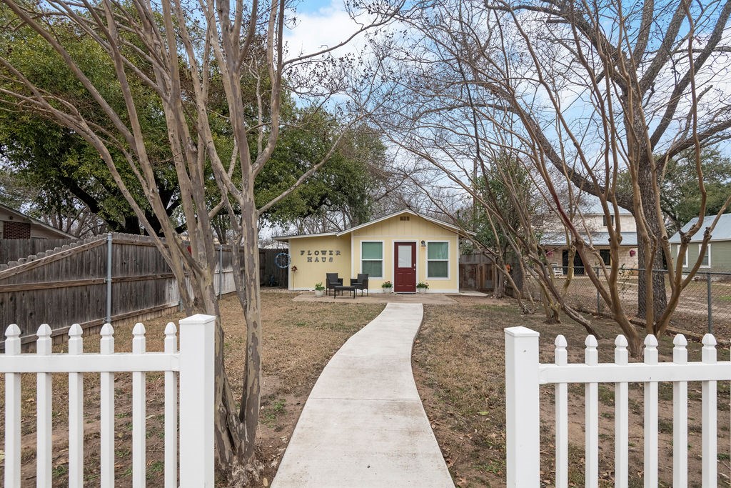 901 N Llano St Property Photo 24