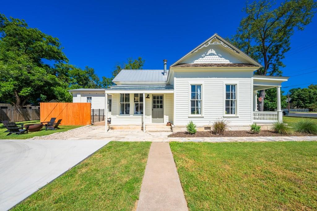 501 W San Antonio St Property Photo