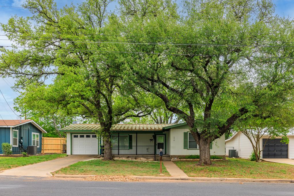 330 W Mulberry St Property Photo