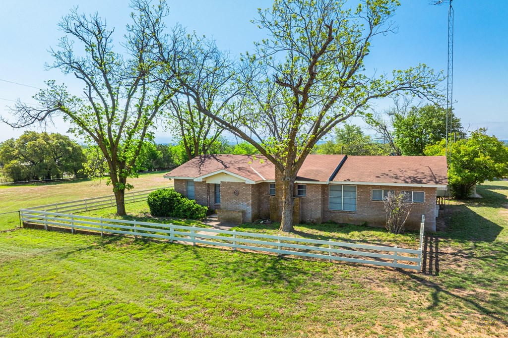 3037 W Us Hwy 290 Property Photo 4